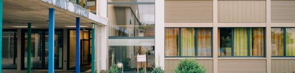 Garderobe Tagesschule, Logopädie, Psychomotorik